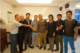 漆強化工員和朝鮮客戶合影.jpg