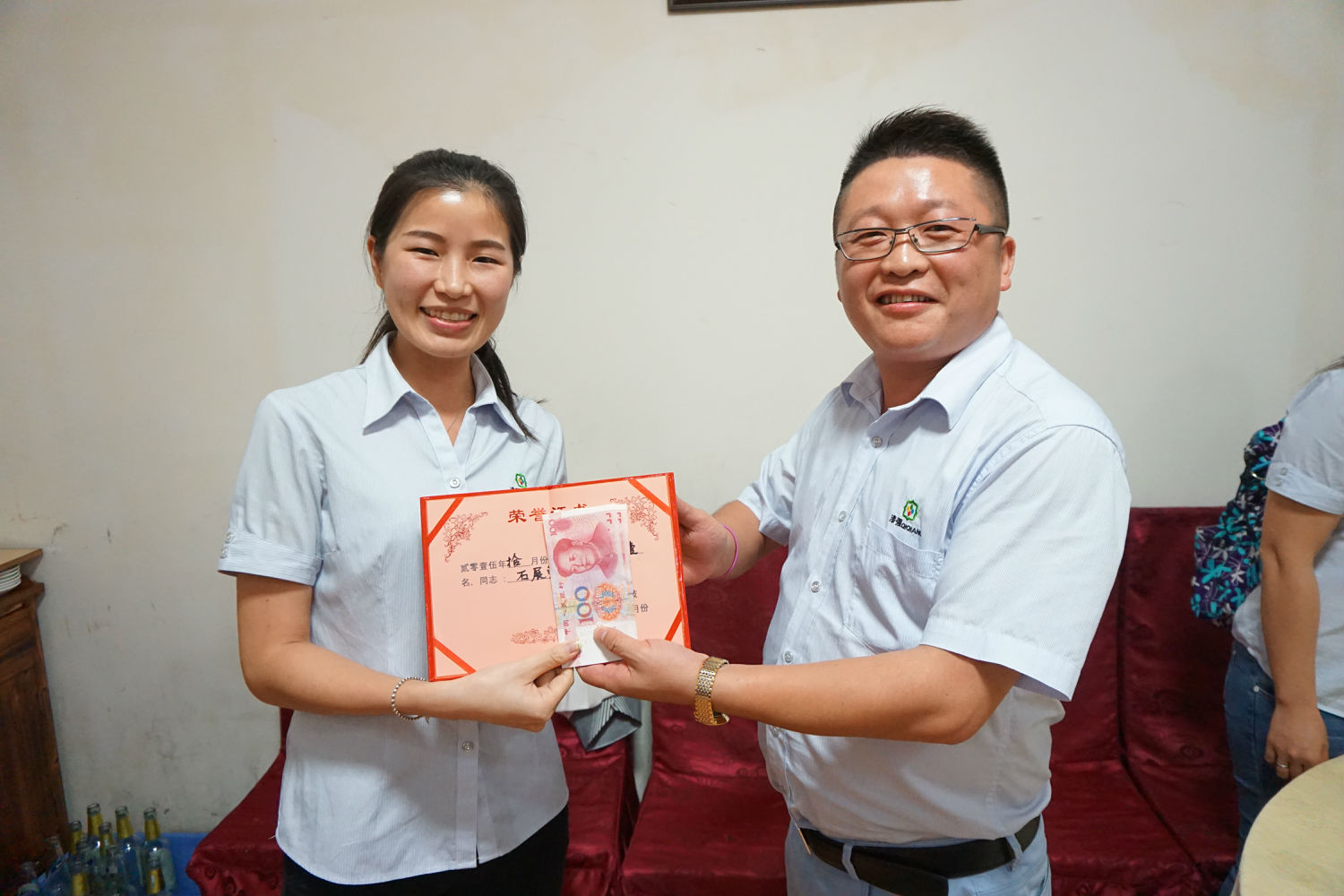 漆強化工十月辦公室優(yōu)秀員工.jpg 漆強化工十月辦公室優(yōu)秀員工.jpg