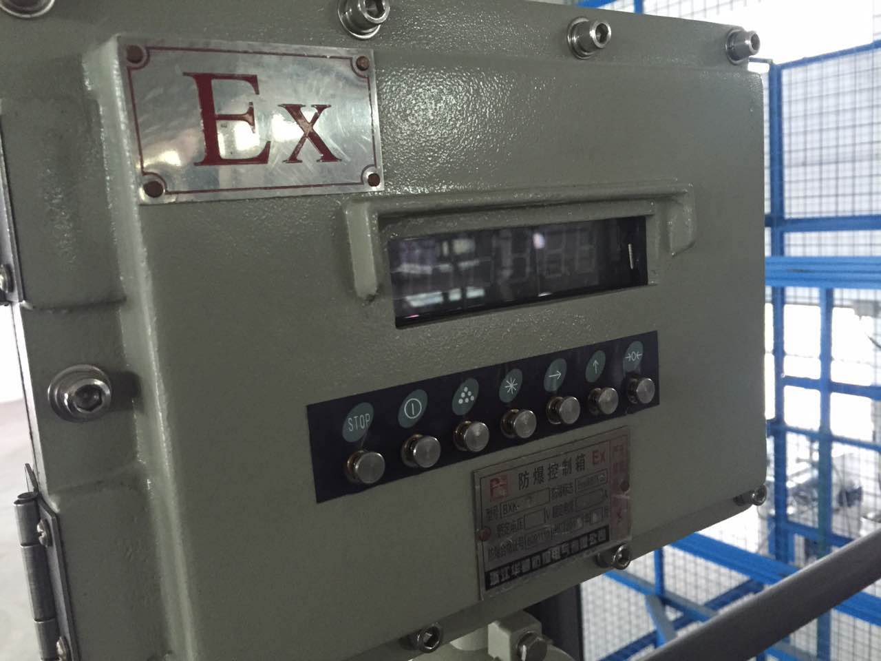 漆強化工廠車間設(shè)備4