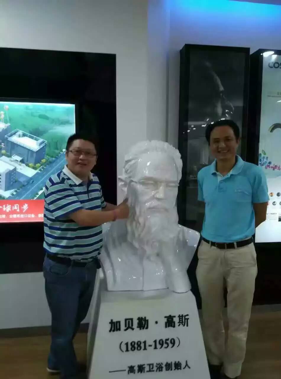 漆強化工張總(左)與高斯衛(wèi)浴胡總(右)合影.jpg 漆強化工張總(左)與高斯衛(wèi)浴胡總(右)合影.jpg