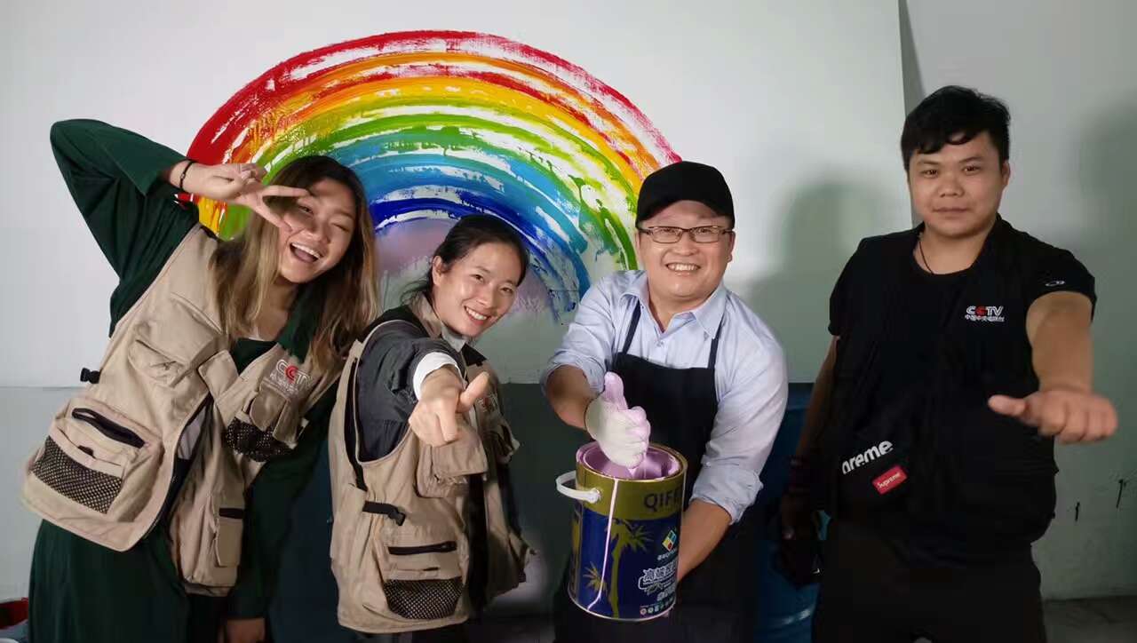 CCTV《牛商論道》欄目走進漆強化工.jpg CCTV《牛商論道》欄目走進漆強化工.jpg